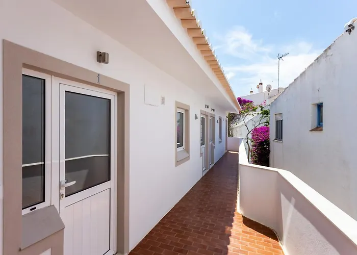 Mariners - Bright And Stylish - Walk To The Luz